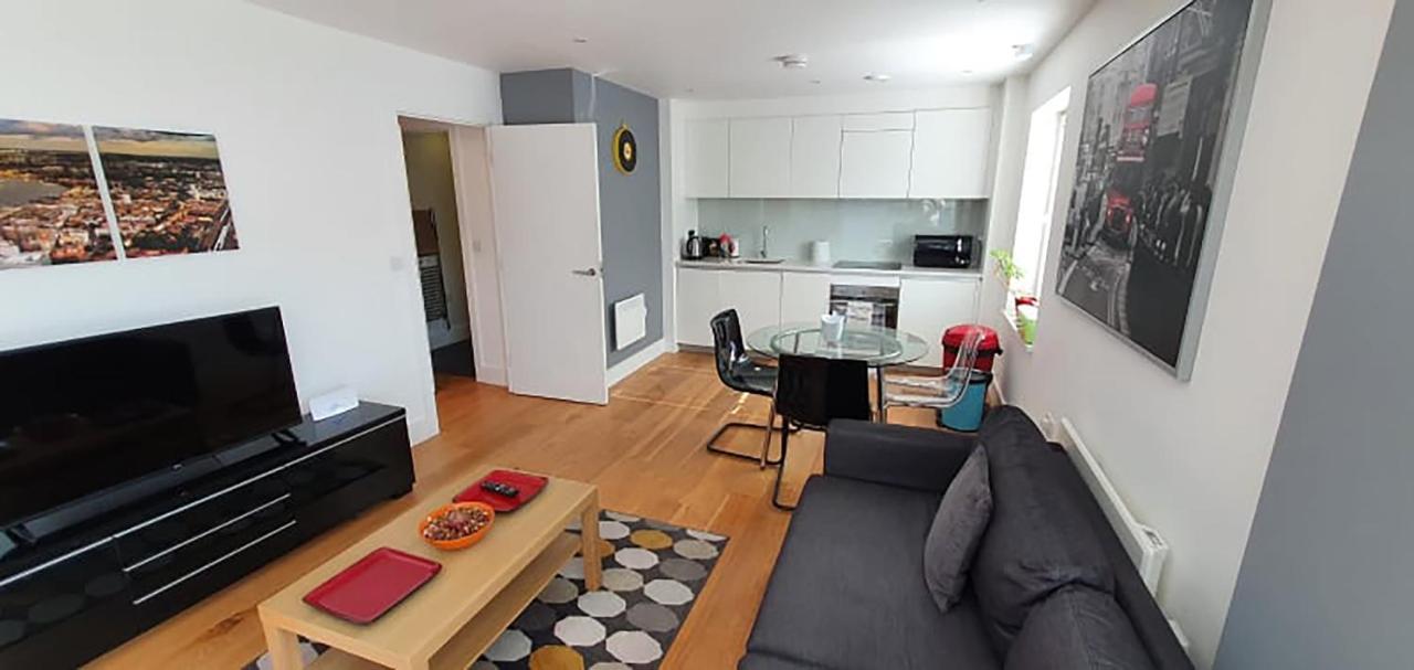 Bright & Spacious Double Bedroom With Ensuite And Concierge! Paid Parking Available Londres Exterior foto